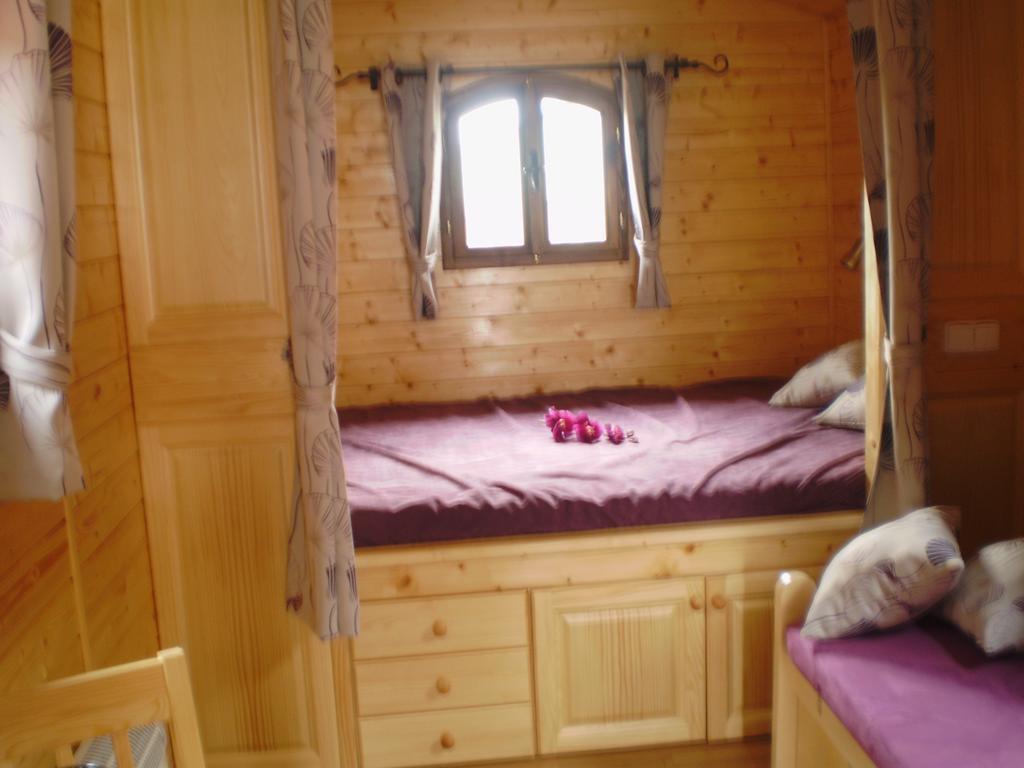 Bed and Breakfast Les Roziers - Roulotte Bagnac Экстерьер фото